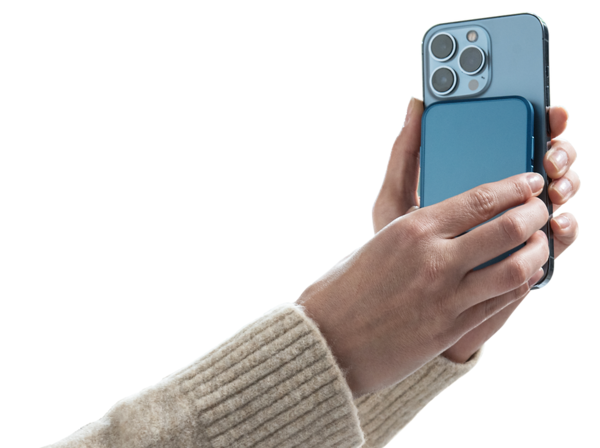 ▲ 애플(Apple) 사의 아이폰 13 Pro 와 카다스(Khadas) 티(TEA)